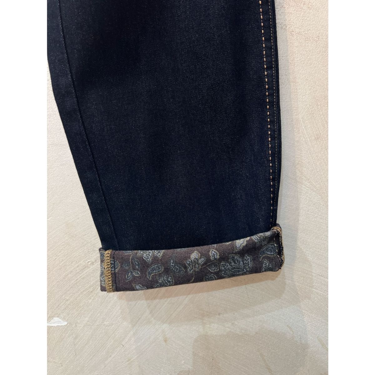 ARNA JEANS